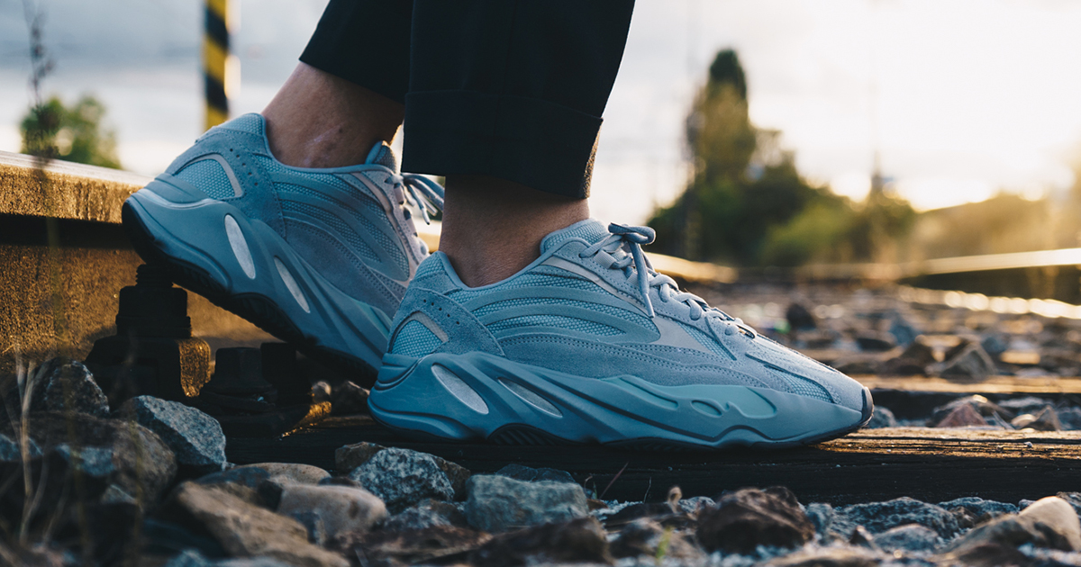 yeezy boost 700 hospital blue