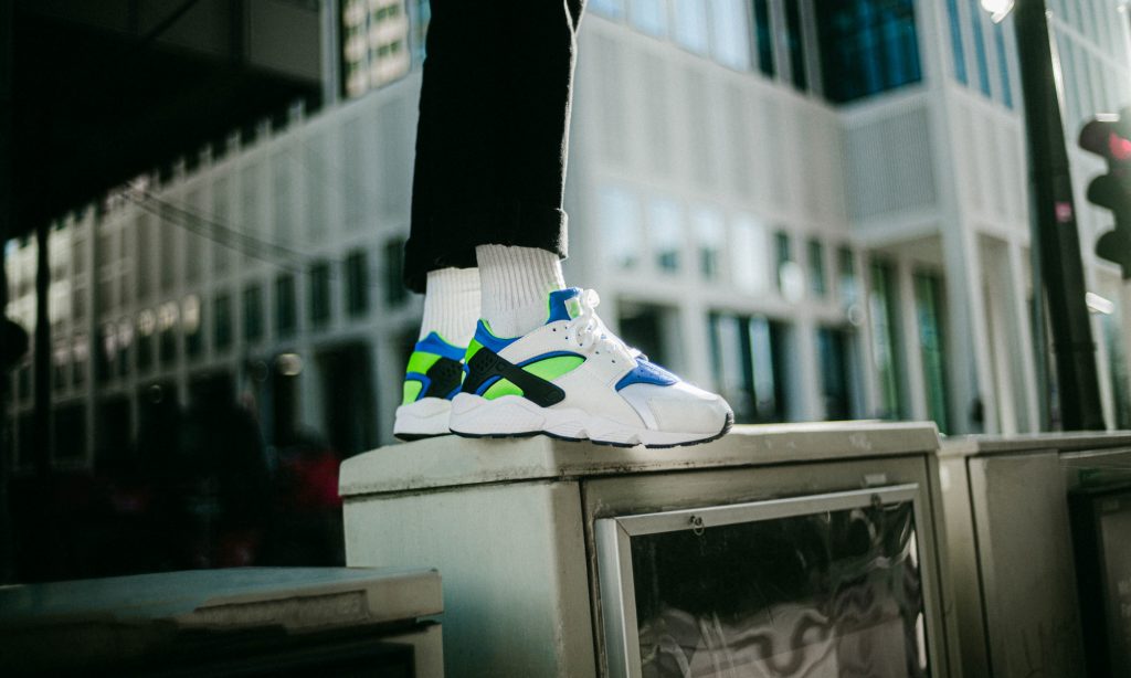 nike-air-huarache-og-scream-green-DD1068-100