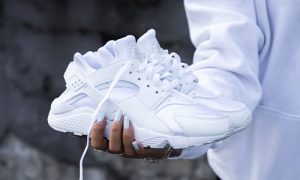 nike air huarache triple white DH4439-102