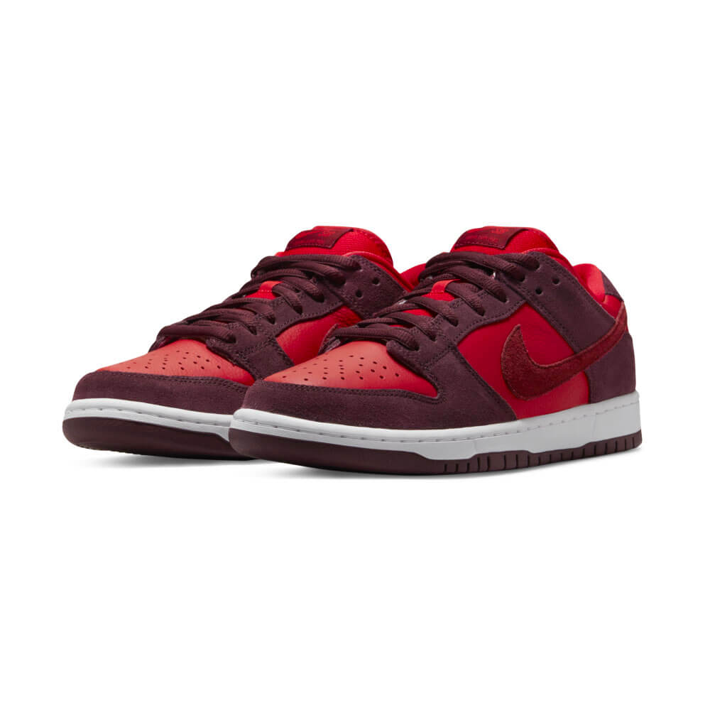 DM0807_600-Nike SB Dunk Low Cherry