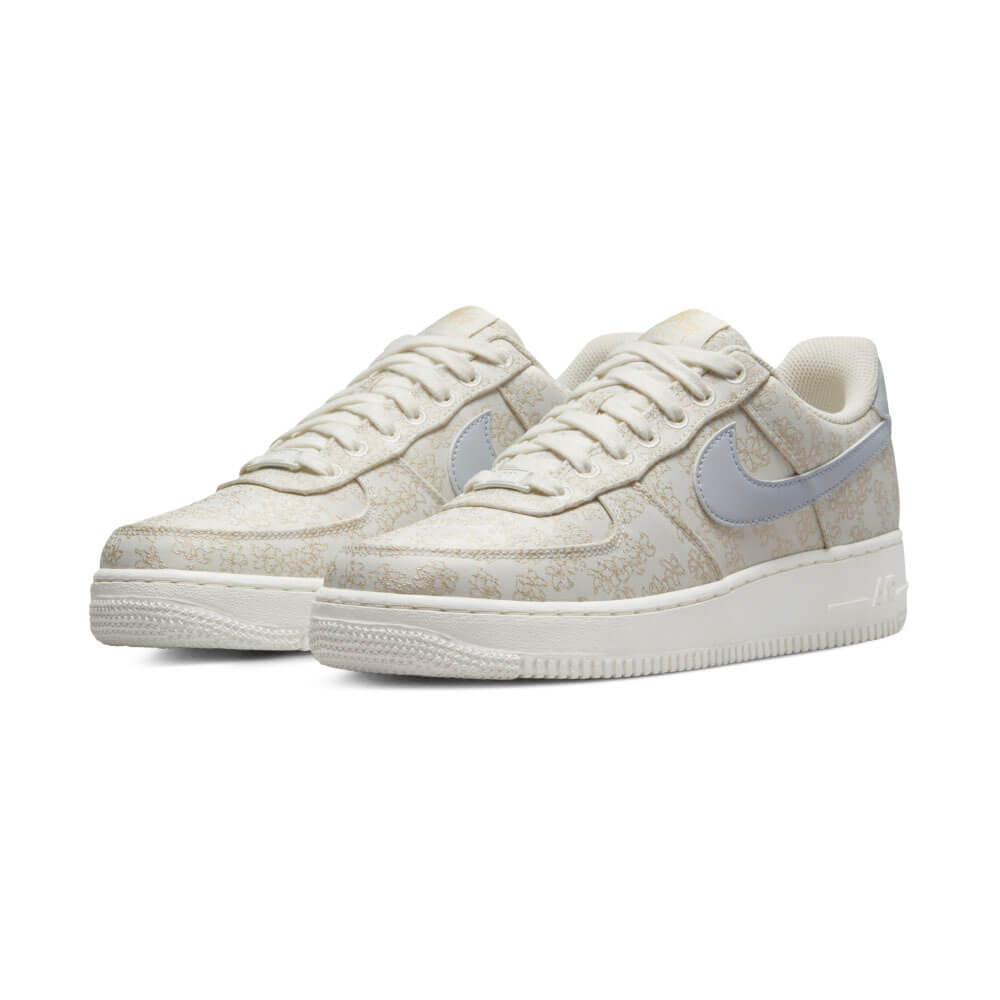 DR6402_900-Nike Air Force 1 Low Embroidery
